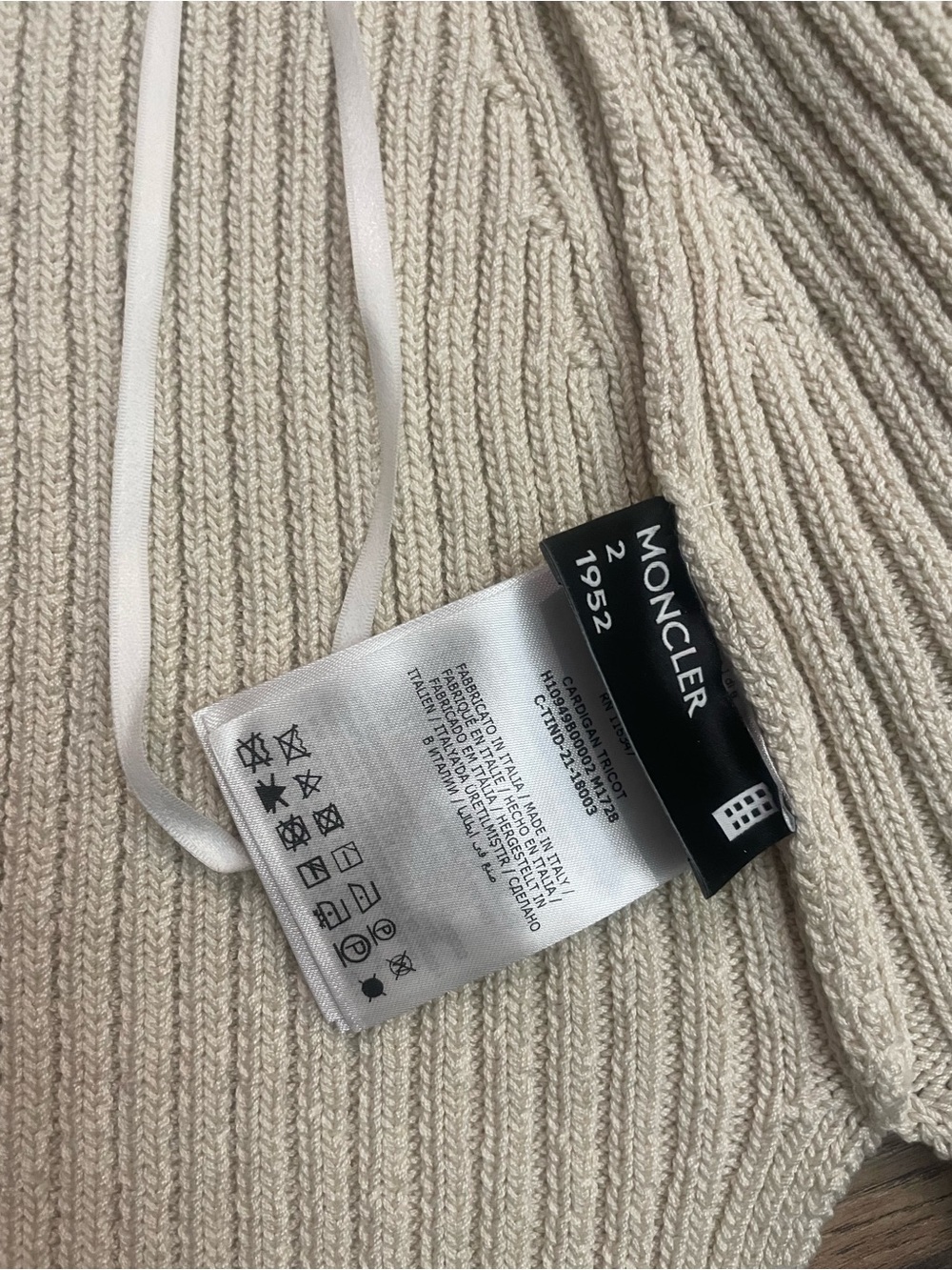 BNWT) Authentic Moncler Cream Ribbed Knit - Picture 4 of 8